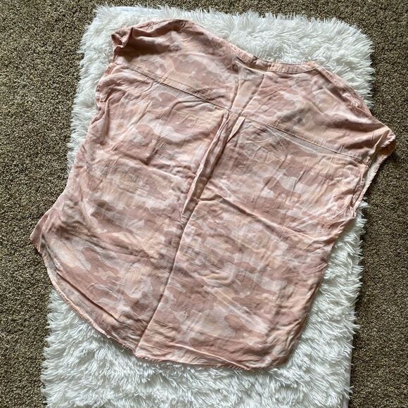 TORRID Pink Camo Sleeveless Top Women’s Size Large Rayon - Picture 2 of 8